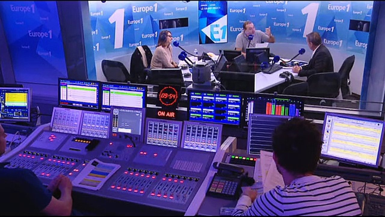 Dechavanne : "Deux chroniqueurs de TPMP m'ont contacté pour travailler avec moi"