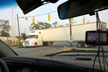 Worlds Dumbest Trucker