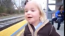 OHAA..İlk Kez Tren Gören Küçük Kızın Tepkisi