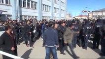 Sivas'ta Karşıt Görüşlü Öğrenciler Birbirlerini Taşladı