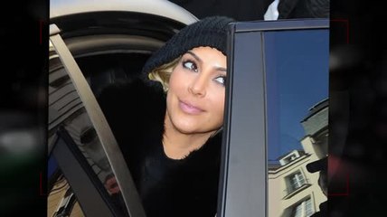 ¿Qué es lo que Kim Kardashian oculta bajo su gorro?