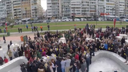 İzmir Şiddete Karşı Duvar Ördüler Ek Görüntü