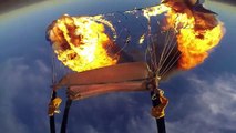 La voile de son parachute prend feu en plein saut