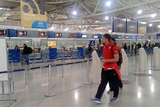 RedPlanet.gr - Μέλη της αποστολής του Ολυμπιακού στο Ελευθέριος Βενιζέλος