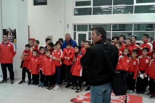 RedPlanet.gr - Η υποδοχή της αποστολής του Ολυμπιακού στην Αλεξανδρούπολη