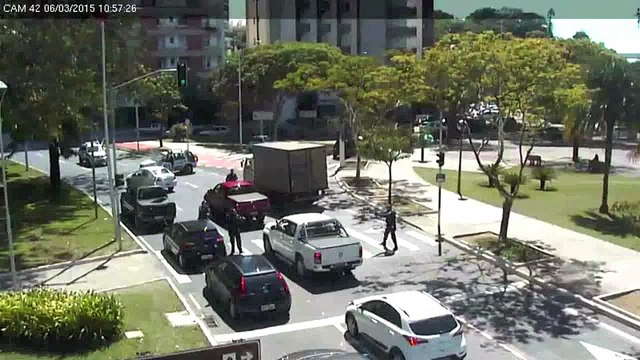 Policiais prendem bandidos que assaltaram casa de cartomante em Vitória