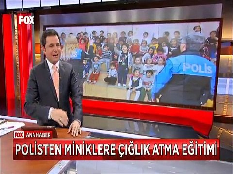 Miniklere çığlık atma eğitimi veren polise 'Niye biber gazı sıkıyorsunuz' sorusu şaşırttı
