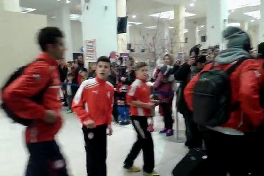 RedPlanet.gr - Η υποδοχή της αποστολής του Ολυμπιακού στην Αλεξανδρούπολη (2)