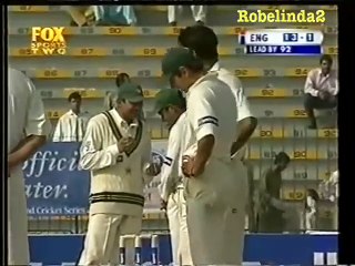 Crazy cricket! Bowled but NOT OUT, Wasim akram shatters hand.mp4