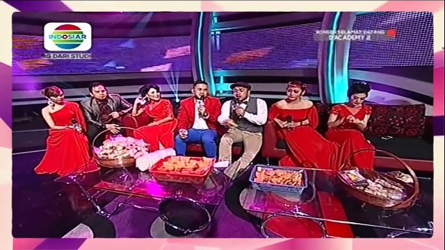 Dangdut Academy 2 - Juri & Host Terima Oleh Oleh @ Konser Selamat Datang