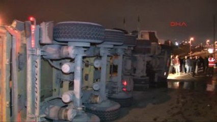 Devrilen Kamyonun İçerisinde 2,5 Saat Kurtarılmayı Bekledi