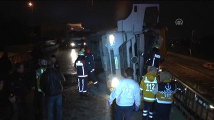 Devrilen Kamyonda Kurtarılmayı Bekledi