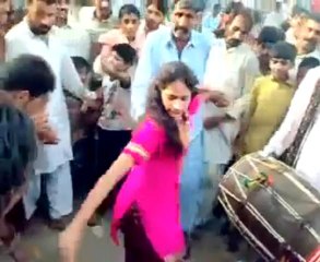 Girl Dhol dance Multan
