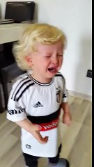 Ufak çocuğun ağlatan Demba Ba sevgisi