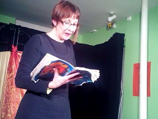 Les mots dits - La petite fille rouge avec un couteau -