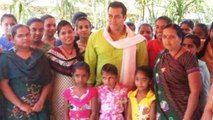 Salman Khan Spends Time With Orphan Girls On The Sets Of 'Prem Ratan Dhan Payo