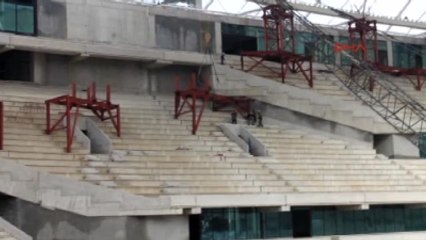 Timsah Arena Yeni Sezona Yetiştirilmeye Çalışılıyor