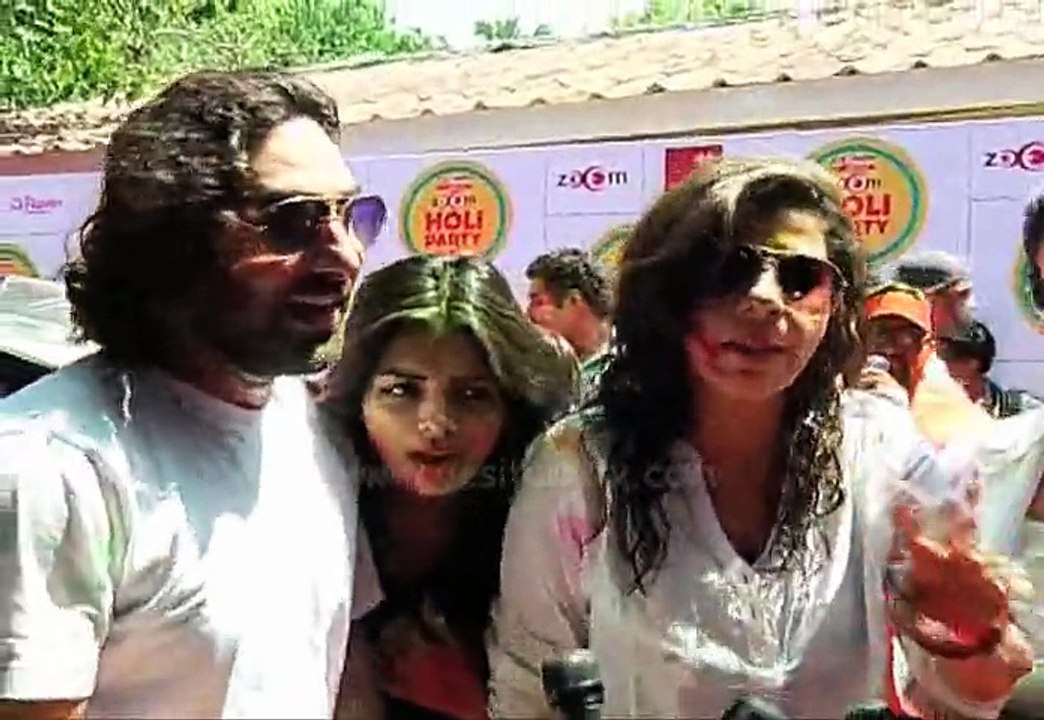Bigg Boss 8 Contestants Praneet Bhat & Sambhavna Seth At Zoom Holi Party