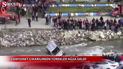 下载视频: Kamyonet çıkarılırken yürekler ağza geldi