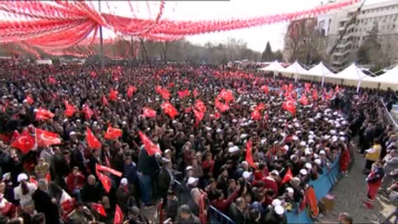 Erdoğan: "Başkanlık Sistemini Alıp Öteki Tarafa Götürecek Halimiz Yok"