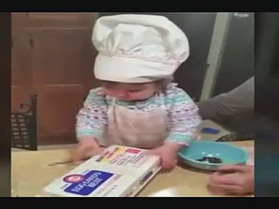 Küçük Bebekten Beklenmedik Hareket!