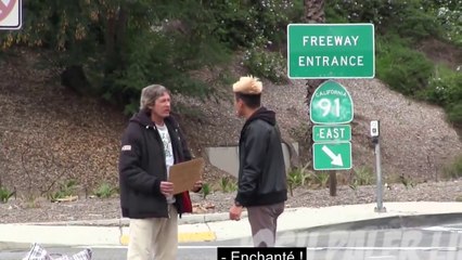 Il donne 100 $ à un SDF, ce qu’il va faire avec m’a fait pleurer