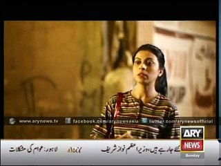 Two Girls Looting Public In Different Ways