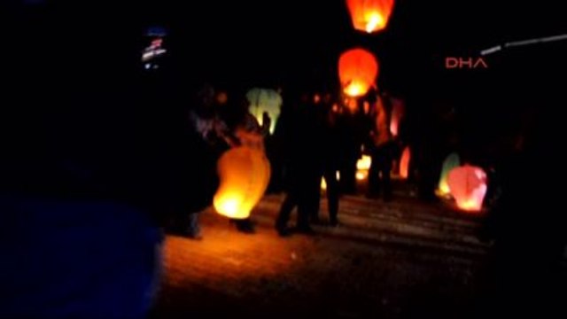 Artvin'de Kadına Şiddete Karşı Dilek Feneri Uçurdular