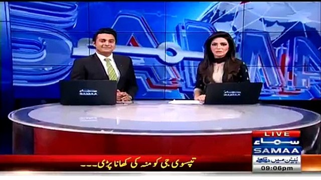 Governor Sindh Ishrat ul Ebad plays Hum Tere Bin Ab Reh Nahin Sakte on Guitar in a Function