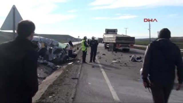 Çorum 'Lastiği Patlayan Otomobil Tır ve Kamyona Çarptı: 5 Ölü' Haberine Ek