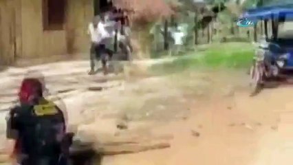 Polise öldüresiye dayak