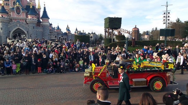 St David 2015 - Mickey, Minnie et Dingo en promenade pour la pré-parade