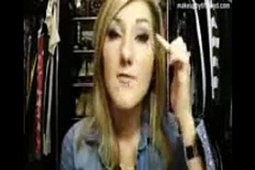 taylor swift makeup soft smokey cat-eye