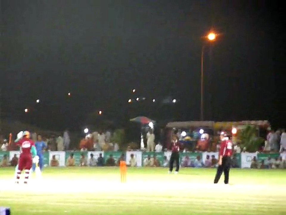 02 OF 06 SHARIQ BOWLING KAMRAN ZAHEER & YOUSUF BAIG SUPERVISING *** 20-07-2014 CRICKET COMMENTARY BY PROF. NADEEM HAIDER BUKHARI (MULTAN)  BANK ISLAMI CRICKET CLUB KARACHI vs WOLVES STAR CRICKET CLUB FAISALABAD  *** 2nd NAYA NAZIMABAD PEACE CUP RAMZAN NIG
