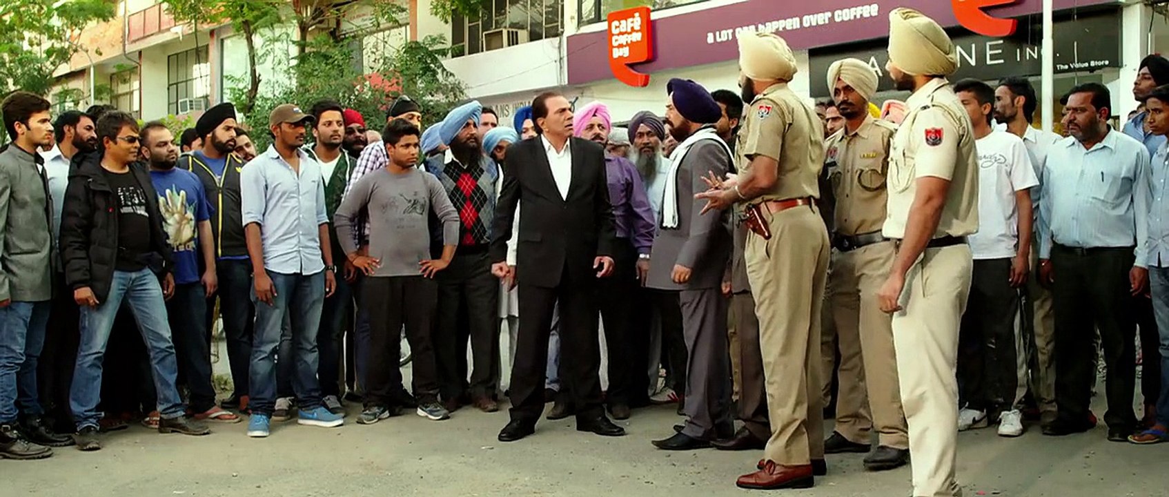 desihdmovies.net-Double Di Trouble 002