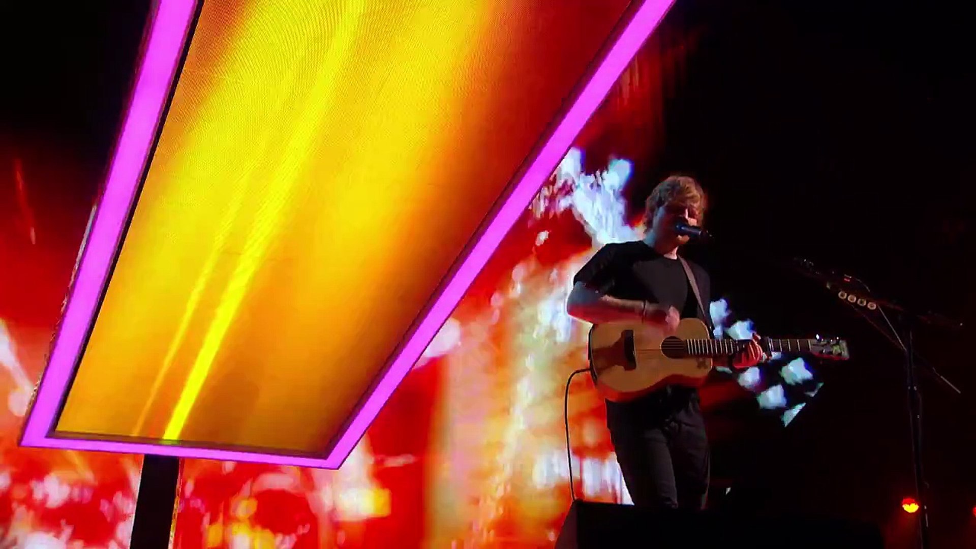 Ed Sheeran performs 'Bloodstream' - BRIT Awards 2015 - video Dailymotion