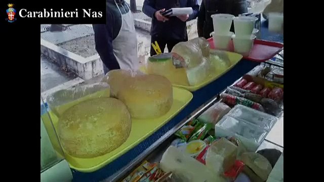 Pescara - Tre tonnellate di alimenti scaduti in auto-negozi (07.03.15)