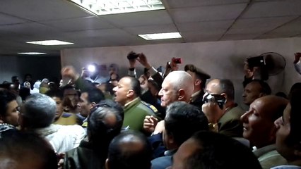 احتجاز أهالى المصابين فى التفجير لمحافظ الغربية وشكوى من سوء التعامل مع حالات ذويهم