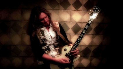 Michael Sweet featuring Electra Mustaine - "Heart Of Gold"