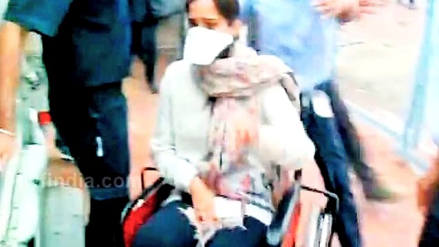 Sonam Kapoor transferred to Mumbai hospital for swine flu treatment_FWF