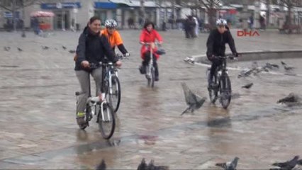 Kadın 500 Kilometre Pedal Bastı, Ancak Tacizden Kurtulamadı