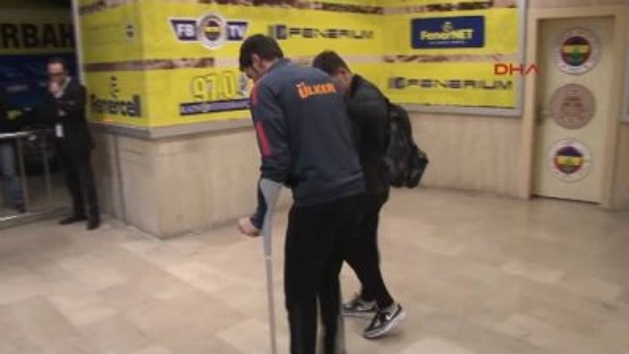 Hakan Balta Koltuk Değnekleriyle Stattan Ayrıldı