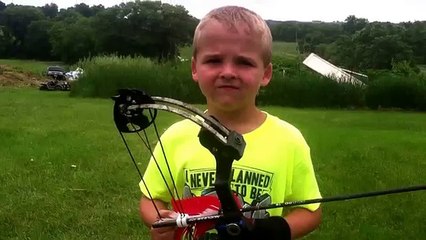 Ce Gamin va vous Apprendre un Tirer sur un objet de Dos ! IMPRESIONNANT