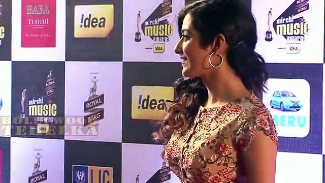 Alia Bhatt, Madhuri Dixit, Richa, Hardcore, Sophie, Punam, Sonu & Rakhi at Mirchi Music Awards 2015!