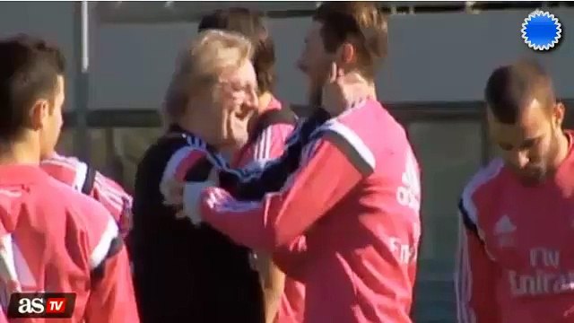 Dos Golazos de Chicharito Hernandez en entrenamiento previo al Schalke 04