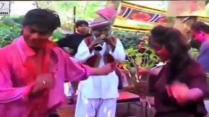 Rare Unseen Shahrukh & Gauri Khan's Holi Dance