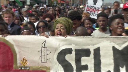 Thousands commemorate 'Bloody Sunday'