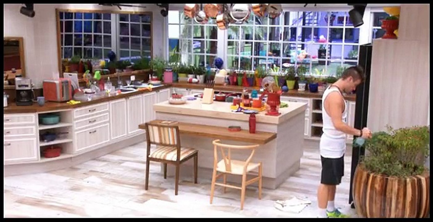 Rafael se questiona sobre Talita: