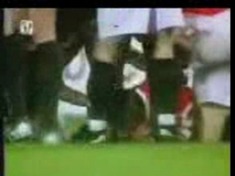 الموت بالملعب