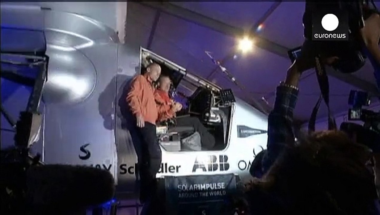 Premiere: Solarflugzeug startet zu Erdumrundung